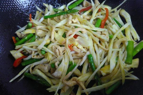 杏鲍菇炒鸡丝的做法图解6