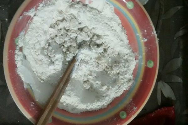 荞面灌肠(也叫荞面碗托)的做法图解1