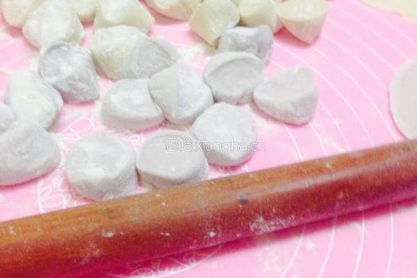 双色香芹水饺的做法图解3