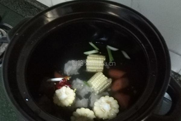 番茄玉米排骨汤的做法图解5