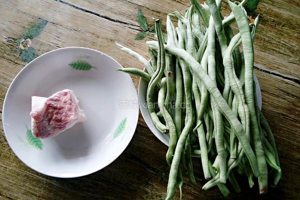 五花肉炖芸豆的做法图解1