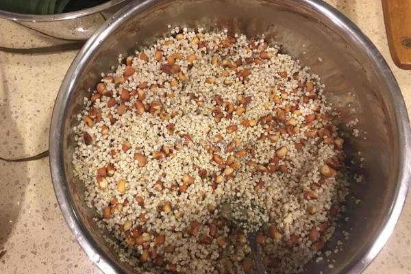 秫米(粘高粱)花豆粽子的做法图解4