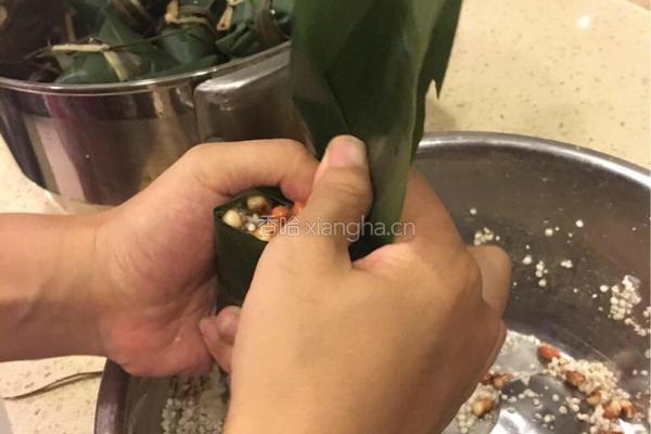 秫米(粘高粱)花豆粽子的做法图解11