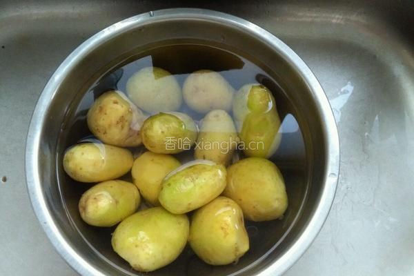 土豆香菇焖鸭的做法图解2