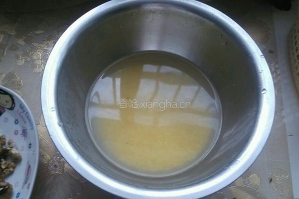小米红枣核桃稀饭的做法图解1