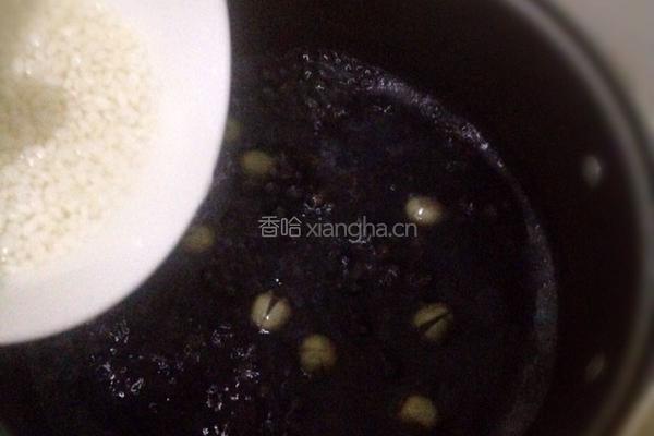 薏米红豆莲子粥的做法图解5