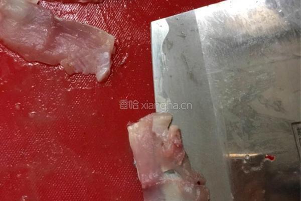 爆炒黑鱼片的做法图解3