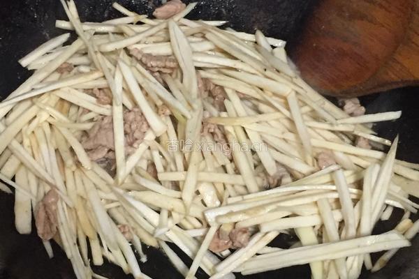 高笋炒肉的做法图解3