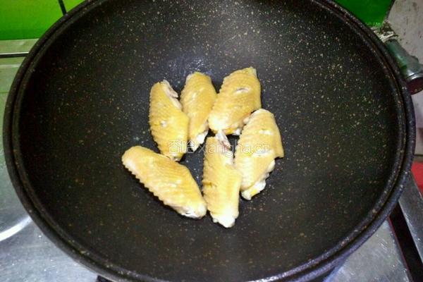 红酒鸡翅的做法图解4
