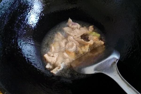 包菜肉丝焖饼的做法图解2