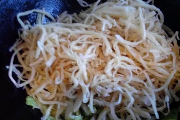 包菜肉丝焖饼的做法图解4
