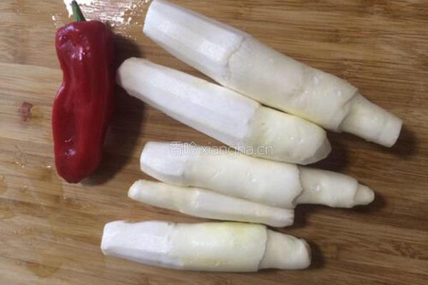 茭白炒肉的做法图解1