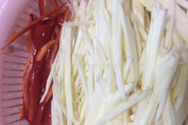 茭白炒肉的做法图解2
