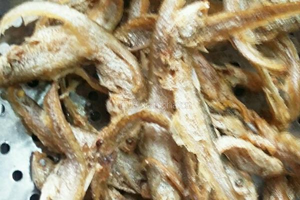 干煸凤尾鱼的做法图解4