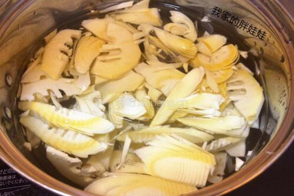 春笋樱虾饭的做法图解1