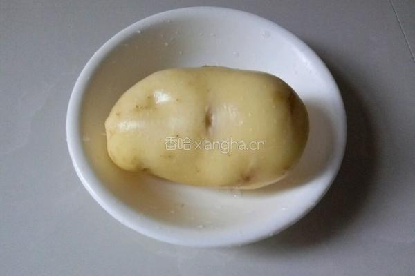 茄汁炒薯片的做法图解1