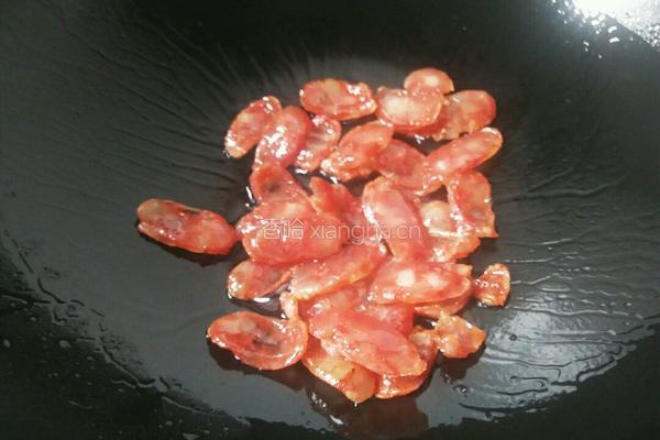 黄瓜炒腊肠的做法图解3