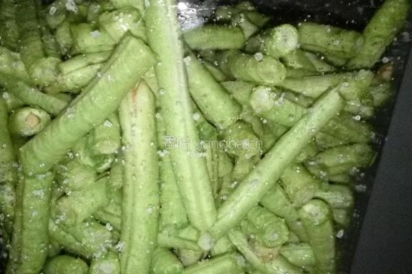 自制酸豆角的做法图解2