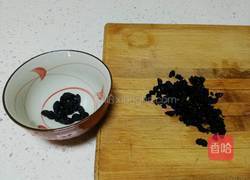 简单版 葡萄干丑饼干的做法图解1