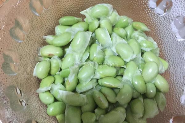 杏鲍香干炒毛豆的做法图解1