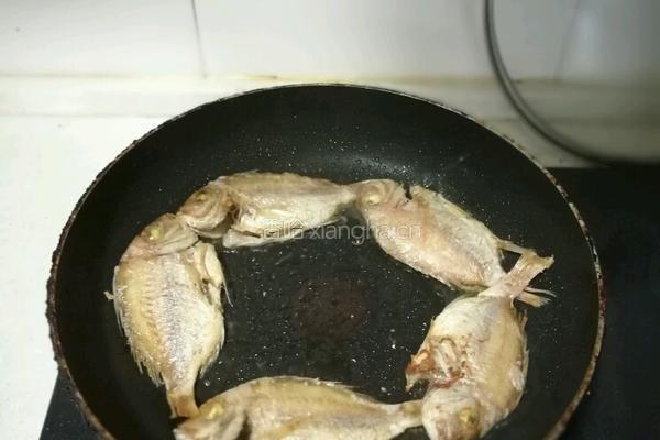 香煎红立鱼的做法图解5