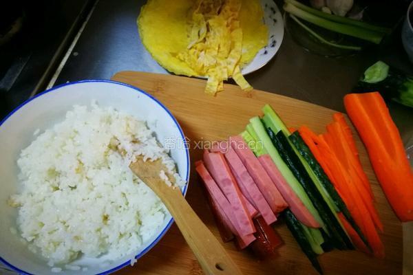 鲜美火腿寿司的做法图解3