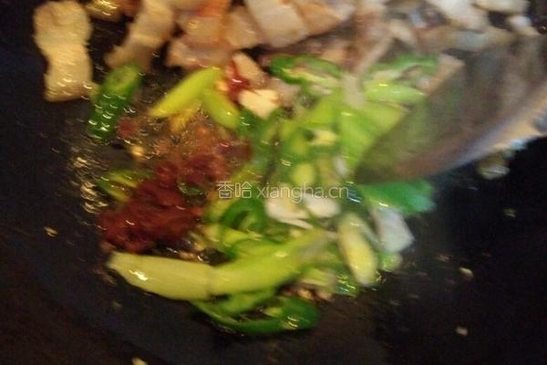 回锅肉 五花肉 蒜苗 郫县豆瓣酱 的做法图解4