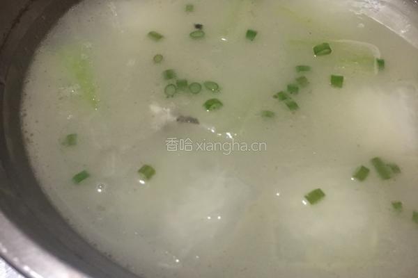 鲫鱼滚冬瓜汤的做法图解5