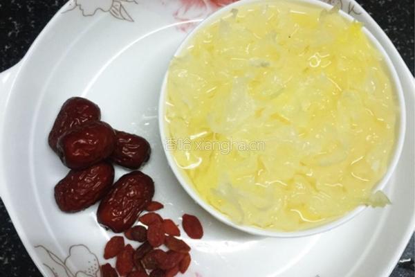 木瓜雪耳牛奶的做法图解1