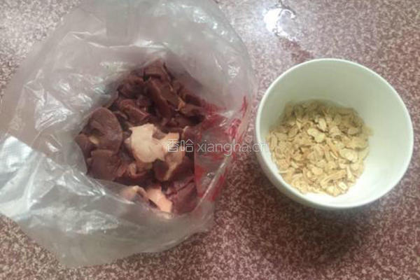 花旗参炖猪心的做法图解1