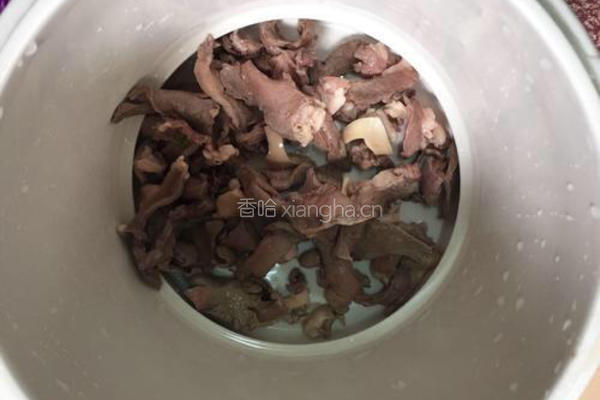 花旗参炖猪心的做法图解4