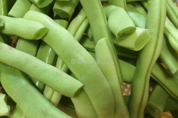 蒜香四季豆的做法图解1