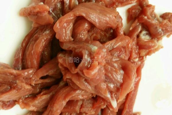 尖椒炒牛肉的做法图解2