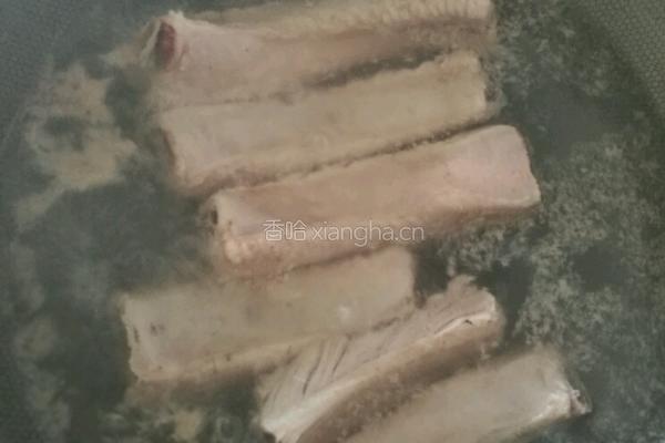 糖醋排骨的做法图解1