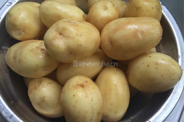 孜然香辣煎小土豆的做法图解1