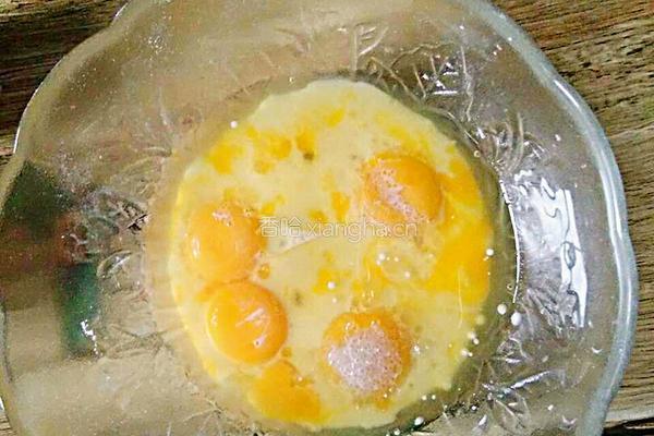 八寸戚风蛋糕的做法图解1