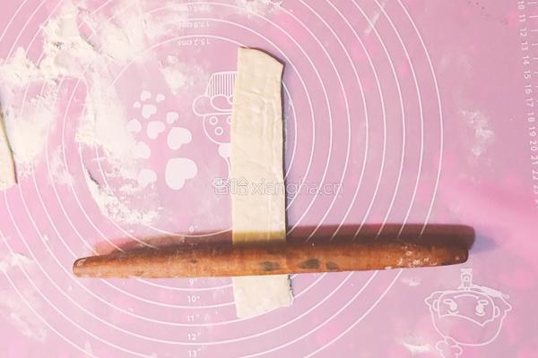 香肠一口酥的做法图解3