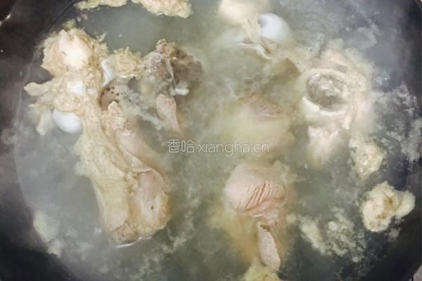 薏米山药炖筒骨的做法图解1