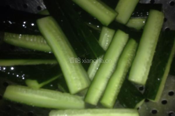 腌黄瓜的做法图解1