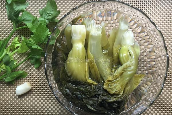 酸菜炒猪肚的做法图解1