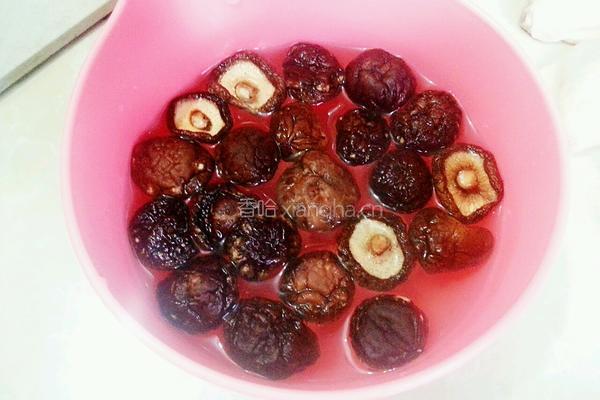 香菇蒸鸡翅的做法图解2