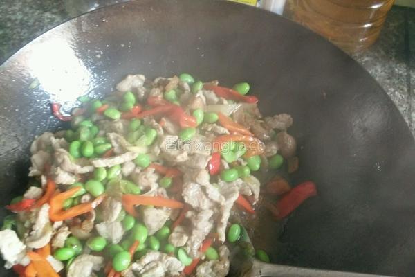 青豆米炒肉的做法图解7