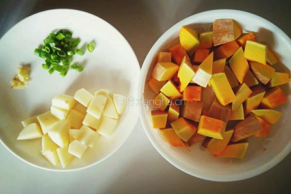 土豆炖南瓜的做法图解2