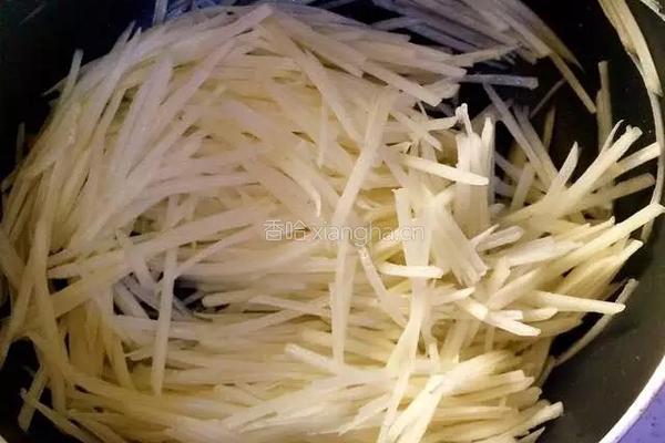 土豆丝火腿鸡蛋饼的做法图解1