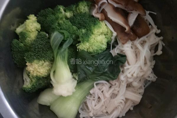 水煮鱼片的做法图解1