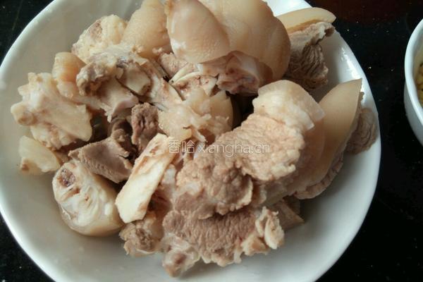 黄豆鱿鱼炖猪脚的做法图解4