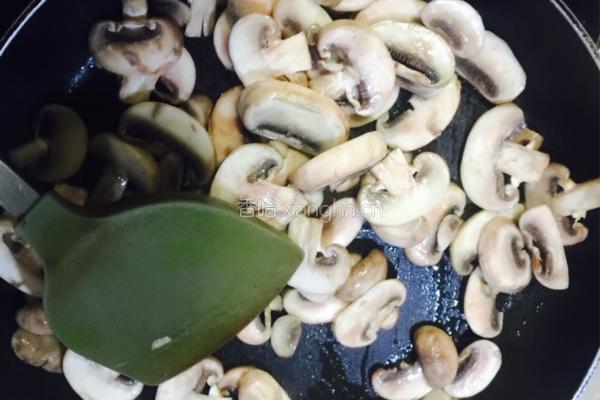 绿野鲜菇饼的做法图解1