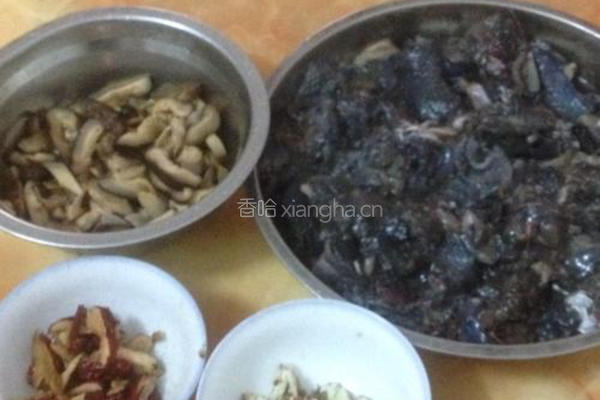 乌鸡蒸冬菇的做法图解3