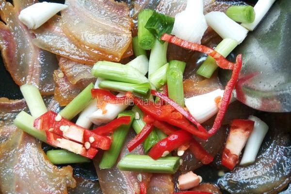 香蒜炒腊肉的做法图解4