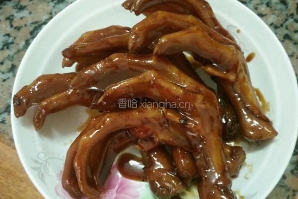 酱油焖鸭脚的做法图解1